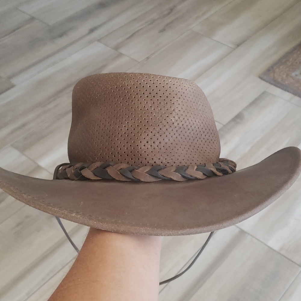 Minnetonka leather fold up hat